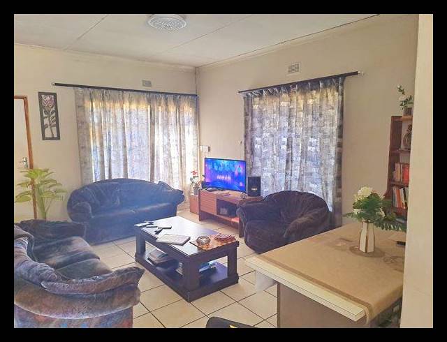 3 BEDROOM HOUSE FOR SALE IN RHODESFIELD